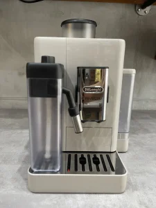 Delonghi Rivelia sa bokalom