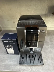 Delonghi Dinamica Plus, sa bokalom, garancija 6 meseci